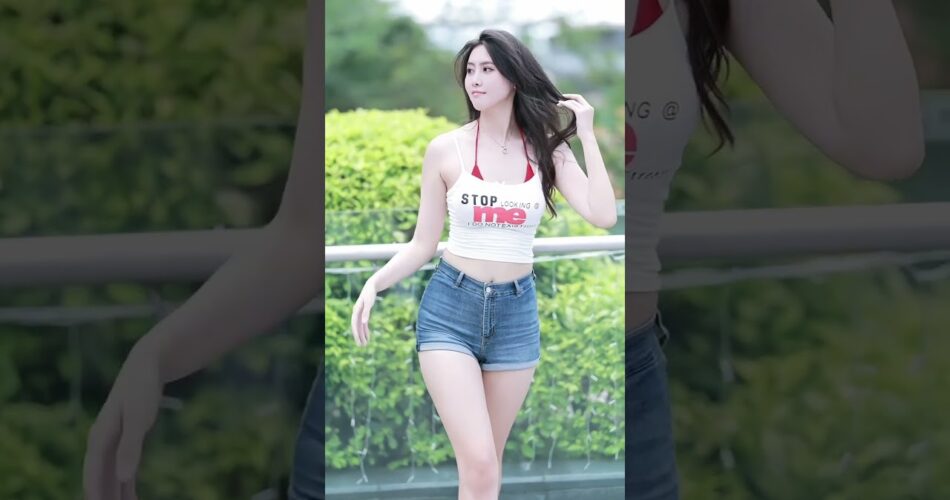 Street fashion - Beautiful Girls 🔥 #shorts